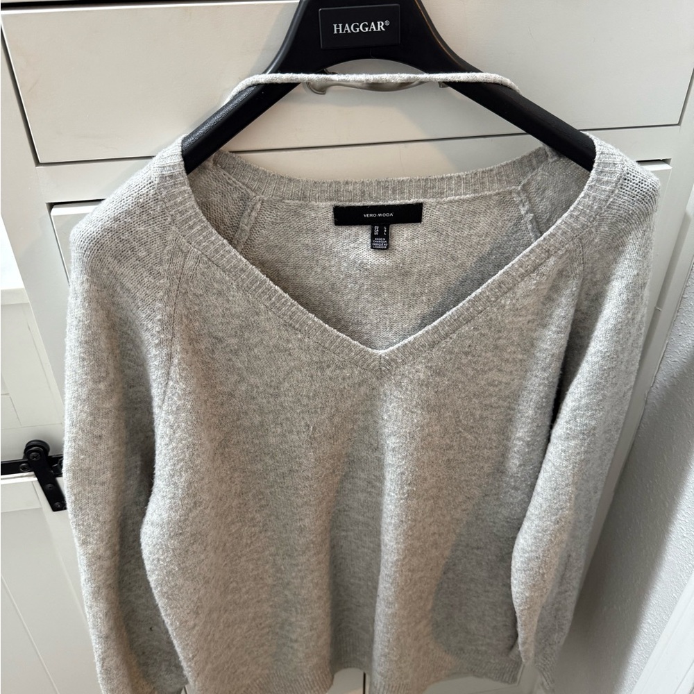 Vero Moda Light Gray V-Neck Sweater
